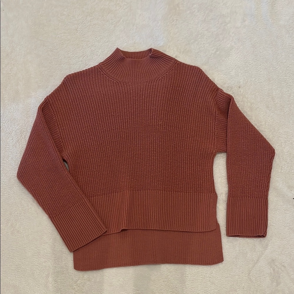 H&M Pink / Mauve Slight Turtle Neck / Mock Neck Sweater with Ribbed Knit Texture